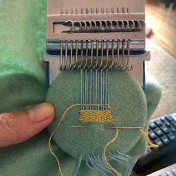 1pc mini darning tear máquina diy vestuário de costura pequeno tear pequeno mender tear para darning máquina com instruções acessórios - Image 4