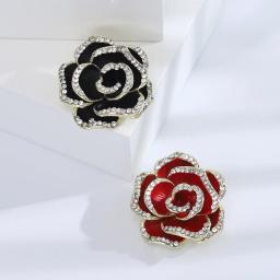 Dmari feminino broche esmalte pino vermelho & preto florescendo rosa lapela pinos flor emblema requintado acessórios jóias de luxo para roupas - Image 2