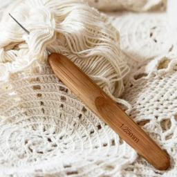 Ganchos de crochê ergonômicos com cabo de madeira de bambu Agulhas de tricô Gancho de crochê Artesanato de fios Ferramenta de tecelagem manual 2024 - Image 3
