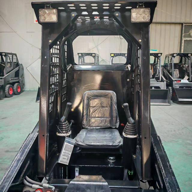 HaiLian Mini Skid Steer Loader com Acessórios Versáteis - Máxima Eficiência