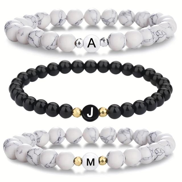 Pulseira de Pedra Natural Personalizada com Iniciais para Casal - Joias de Mão Estilosas para Homens e Mulheres com 26 Letras