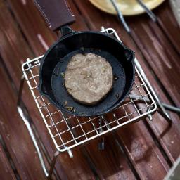 Portátil e leve Camping Grill, Grelha ajustável em aço inoxidável, Design dobrável, Perfeito para caminhadas piqueniques e pesca - Image 2
