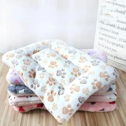 Esteiras de cama de gato macio curto Plush Pet Sleeping Bed Mats para gatos Cães pequenos Cute Pet Pad Blanket Almofada de gatinho quente Acessórios de gato - Image 1