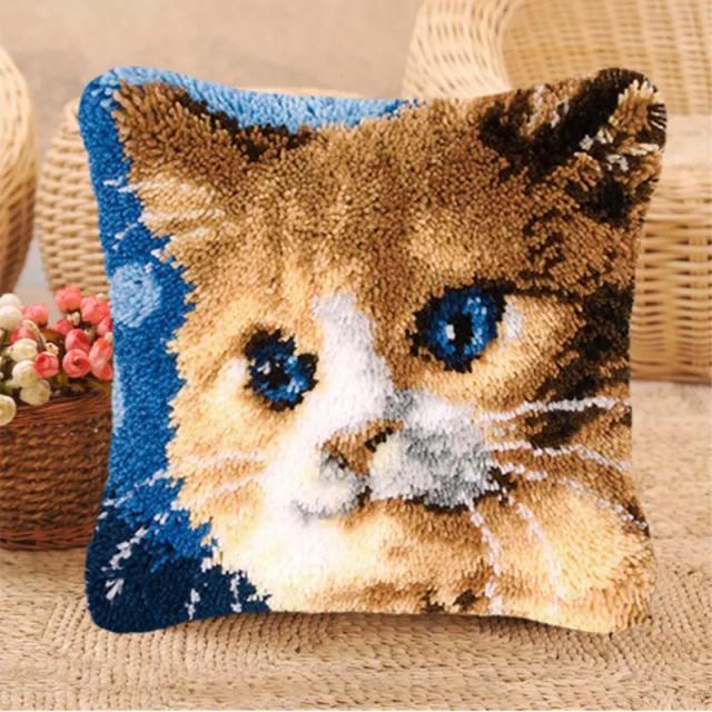 Conjunto de Almofadas Bordadas com Ganchos de Smyrna e Botões em Foamiran para Decorar Travesseiros