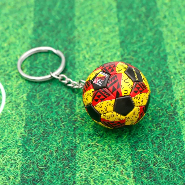Chaveiro de Couro PU de Futebol: Presente Ideal para Fãs, Homens e Mulheres, Acessórios Estilosos e Charms para Sacos