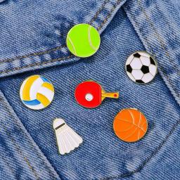 Sports Ball Series Esmalte Broche com Corrente, Futebol Basquete Pong, Cartoon Acessórios de Moda, Denim Badge, Jóias Presente - Image 4