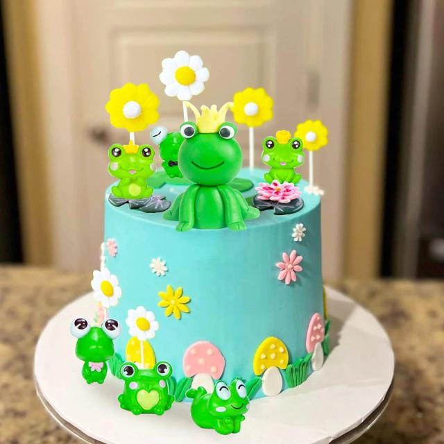 Decoração Encantada para Bolo de Princesa Sapo com Topper de Jardim e Margaridas