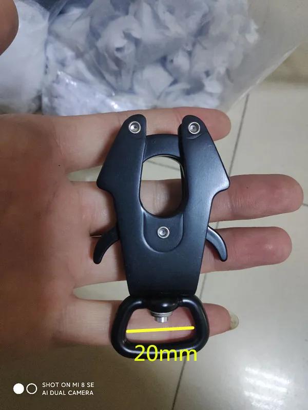 Fivela de segurança em alumínio para mochilas: mosquetão ideal para proteger cães grandes.