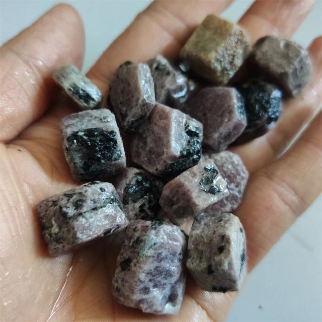 Rubi Corindo Natural: Pedras Preciosas Irregulares para Jóias e Difusores de Cristais