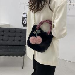 Faux Fur Bucket Bag com pingente de cereja para mulheres, peludo cadeia de pelúcia bolsa balde bolsa de embreagem bolsa de ombro designer de luxo - Image 5