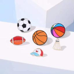 Bolas esportivas Esmalte Pins Menino Estudantes Futebol Futebol Bola de praia Atletismo Broche Pins Casacos Saia Emblema Jóias Amigos Presentes - Image 5