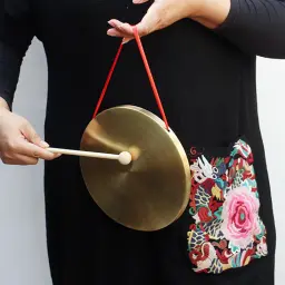 Gongs artesanais de latão, 10cm, instrumentos de percussão de igreja com martelo de jogo redondo, gong chinês, cobre criativo - Image 1