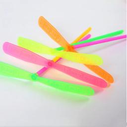 10/20 pçs novidade plástico bambu libélula hélice ao ar livre brinquedo clássico presente do miúdo girando seta voadora multicolorido cor aleatória - Image 3