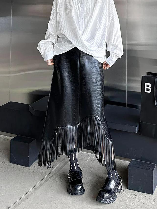 Saia de Couro Preta com Franjas - Elegância e Movimento - Moda Feminina