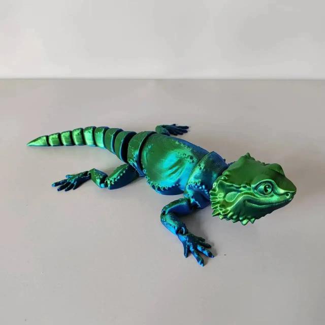 Estatueta Articulada de Camaleão em Gradiente: Modelo 3D Impresso para Brinquedos Infantis e Colecionadores