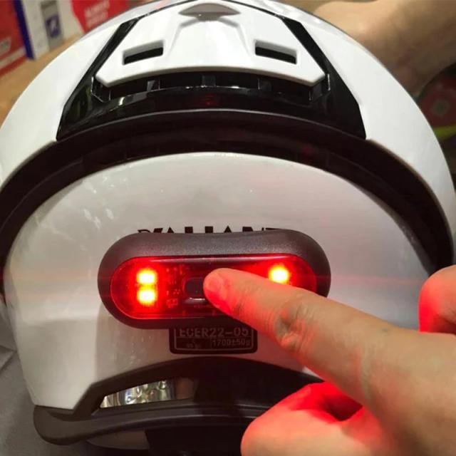 Luz Traseira Impermeável LED para Capacete de Bicicleta - Sinal de Segurança e Lanterna de Advertência para Motocicletas