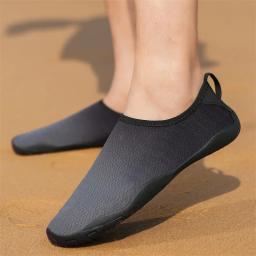 Sapatos de água de praia de secagem leve para homens e mulheres, Unisex Natação Aqua, Chinelos de surf, Seaside Barefoot Upstream Sneakers, Quick Sandals - Image 1