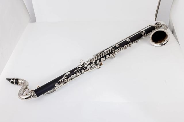 Clarinete Baixo em C com Chaves Banhadas a Prata - Instrumento Profissional com Bocal
