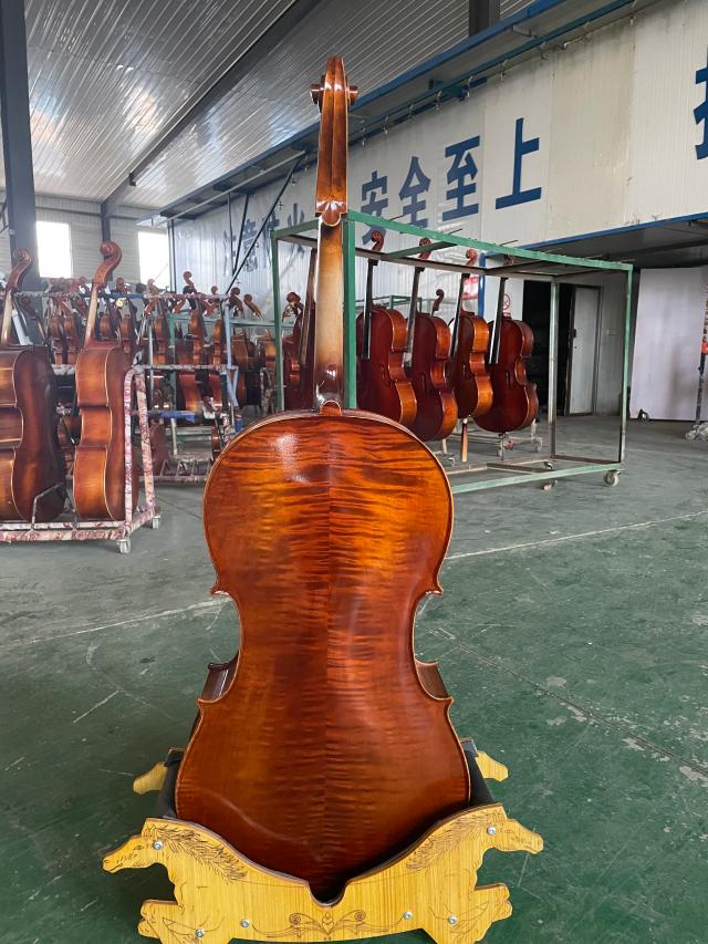 Violoncelo 4/4 Artesanal em Madeira de Bordo com Padrão de Pele Tigre - Peça Exclusiva e Requintada
