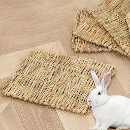 Tapete de palha tecido para animais pequenos, Rabbit Grass Chew Mat, Acessórios para gaiola, Cama, House Pad, Hamster, Guinea Pig, Pet - Image 1