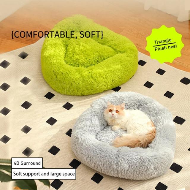 Cama Triangular de Pelúcia Super Macia para Gatos e Cachorros