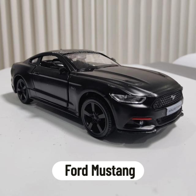 Miniatura de Carro Ford Mustang 1:36 em Metal Diecast com Função Pullback - Presente Ideal de Natal para Crianças e Colecionadores