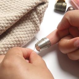 10/1 pçs mini dedal de costura metal protetor de dedo agulha de costura dedal para diy mão ponto cruz bordado ferramentas dedal - Image 2