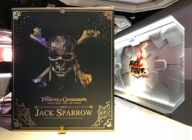 Atraente Figura de Ação do Capitão Jack Sparrow - Coleção Hot Toys Piratas do Caribe 1/6 DX15