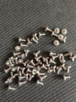 100 Pcs Manutenção Parafusos Para Saxofone, Wind & Woodwind Peças e Acessórios - Image 1