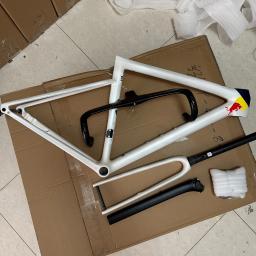 Quadro de bicicleta de estrada de fibra de carbono T1000 de grau de competição ultraleve Sl8 através do eixo 700C freios a disco - Image 1