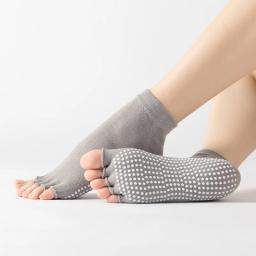 Meias de yoga de cinco dedos para iniciantes, meias femininas de verão de algodão fino, cano médio, silicone, antiderrapante, yoga, corrida, dedos divididos - Image 2