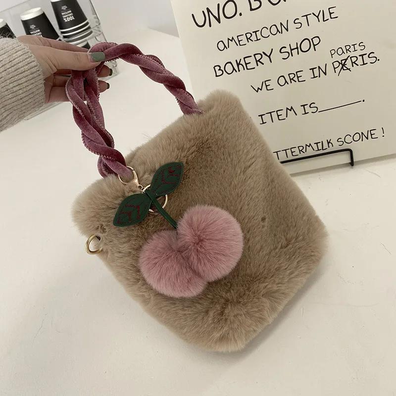 Faux Fur Bucket Bag com pingente de cereja para mulheres, peludo cadeia de pelúcia bolsa balde bolsa de embreagem bolsa de ombro designer de luxo - Image 1