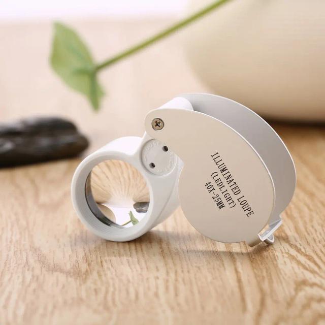 Lupa Portátil Dobrável 40x com Iluminação LED e Lente UV - Ideal para Jóias, Moedas, Selos e Antiguidades