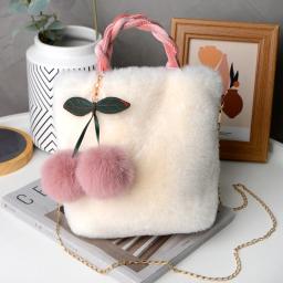 Faux Fur Bucket Bag com pingente de cereja para mulheres, peludo cadeia de pelúcia bolsa balde bolsa de embreagem bolsa de ombro designer de luxo - Image 1