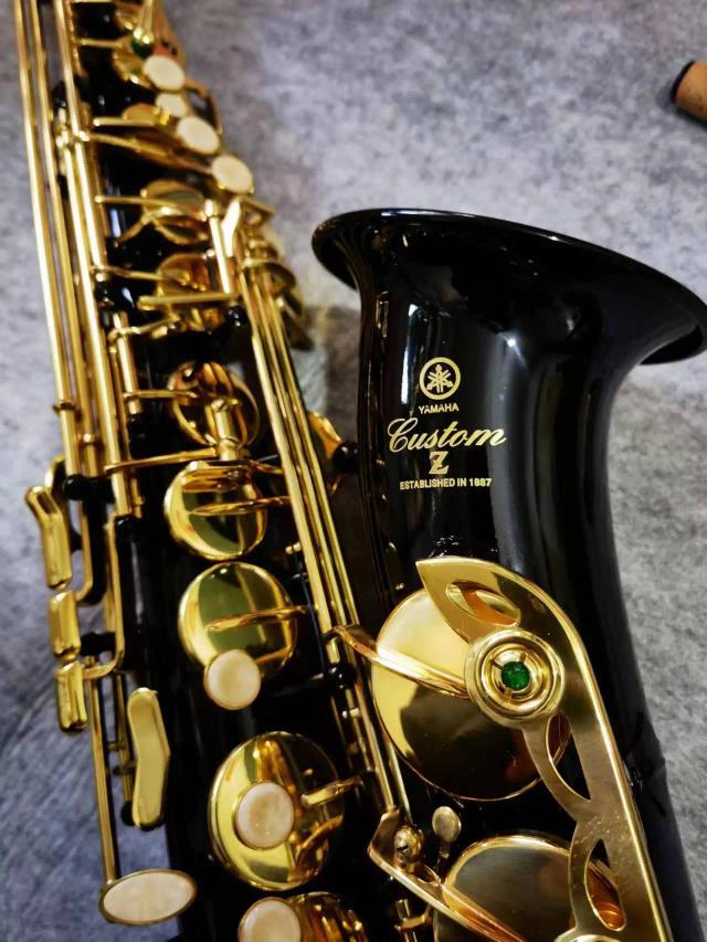 Saxofone Alto Eb YAS-82Z Preto e Dourado com Acessórios e Case - Instrumento Musical de Alta Qualidade