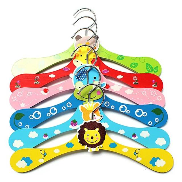 Cabides de madeira temáticos de desenhos animados para pets: acessórios encantadores para cães, gatos e crianças.
