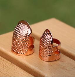 Protetores ajustáveis do dedo do metal, anéis do dedal, artesanato DIY, ferramentas de proteção do dedo da costura, acessórios do bordado, 2pcs - Image 6