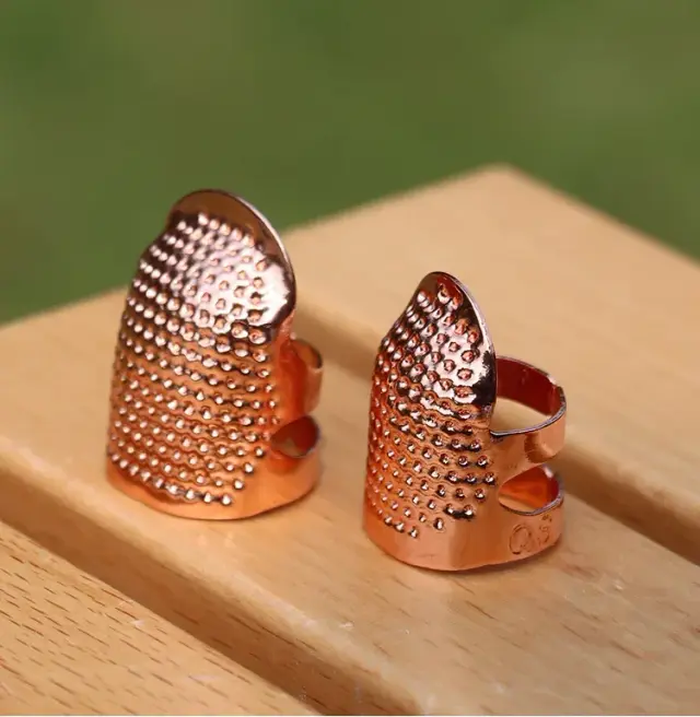 Anéis de Proteção Ajustáveis para Dedo em Metal - Ferramentas de Costura e Bordado para DIY (Pacote com 2 Peças)
