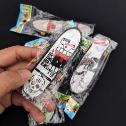 10 pçs mini skate fingerboard dedo scooter crianças brinquedo coisas legais gadgets festa favores engraçado presente idéia kinder spiele - Image 4