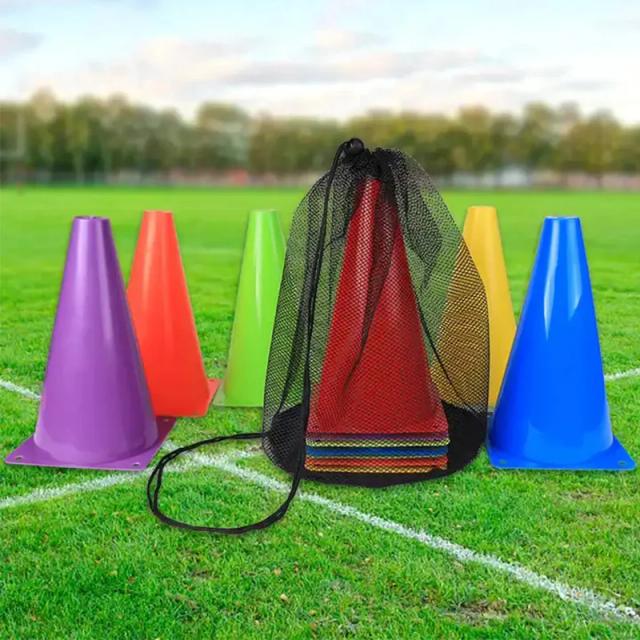 Cones Resilientes para Treinamento Esportivo - 10 Unidades de 23cm em 5 Cores para Futebol e Basquetebol ao Ar Livre