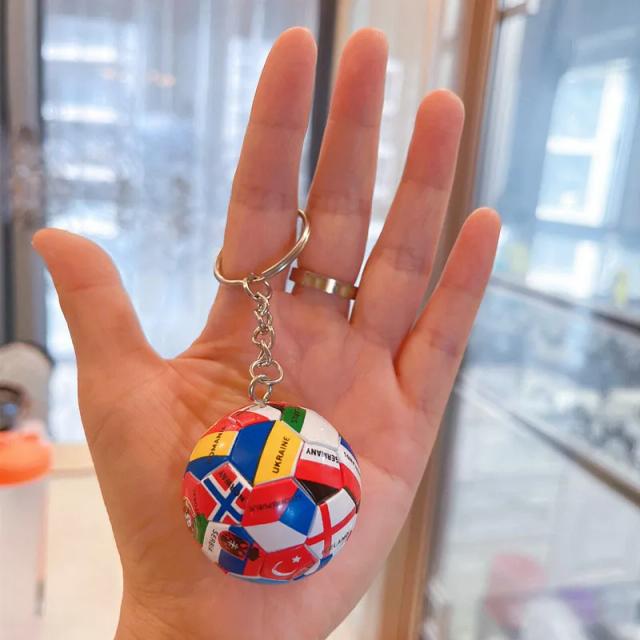 Chaveiro de Futebol com Bandeira para Fãs - Acessório Destacado para Torcedores e Presentes Sinceramente Criativos