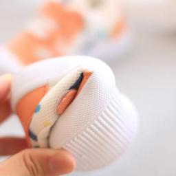 Tênis de malha respirável para bebês, sola macia, antiderrapante, tênis para bebês, meninos e meninas recém-nascidos, crianças pequenas e primeiros caminhantes - Image 4