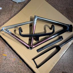 Quadro de bicicleta de estrada de fibra de carbono T1000 de grau de competição ultraleve Sl8 através do eixo 700C freios a disco - Image 5
