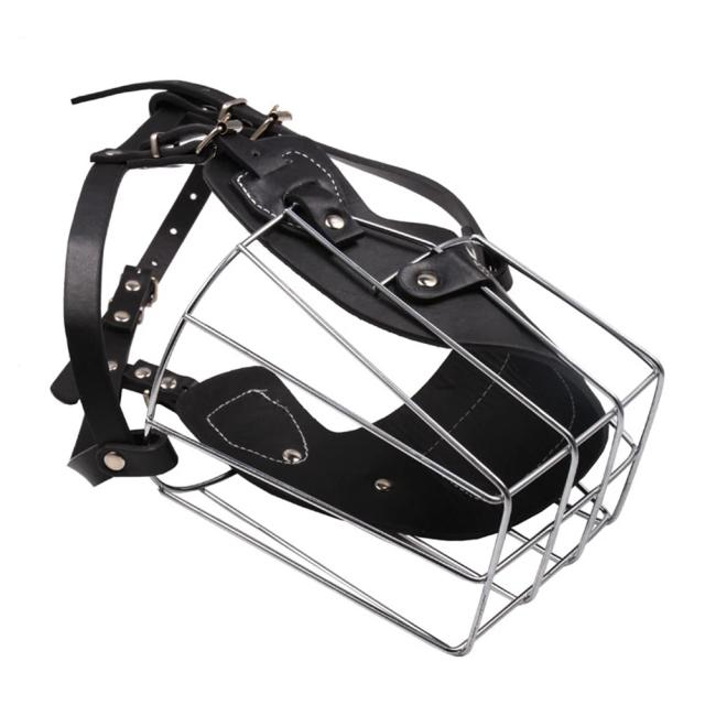 Cesta de metal ajustável para cães com focinho respirável, couro anti-mordida e design de gaiola em arame para conforto e segurança.