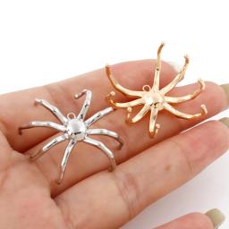 Amuletos de cobre para joias, aranha 3D, dachshund, besouro, lobo, pingentes de animais, brincos DIY, cor dourada, halloween, 2 peças - Image 5