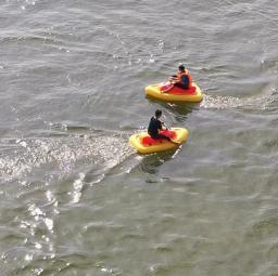 Brinquedos infláveis motorizados elétricos adultos do barco do flutuador da piscina do jet ski da água com longa resistência - Image 6