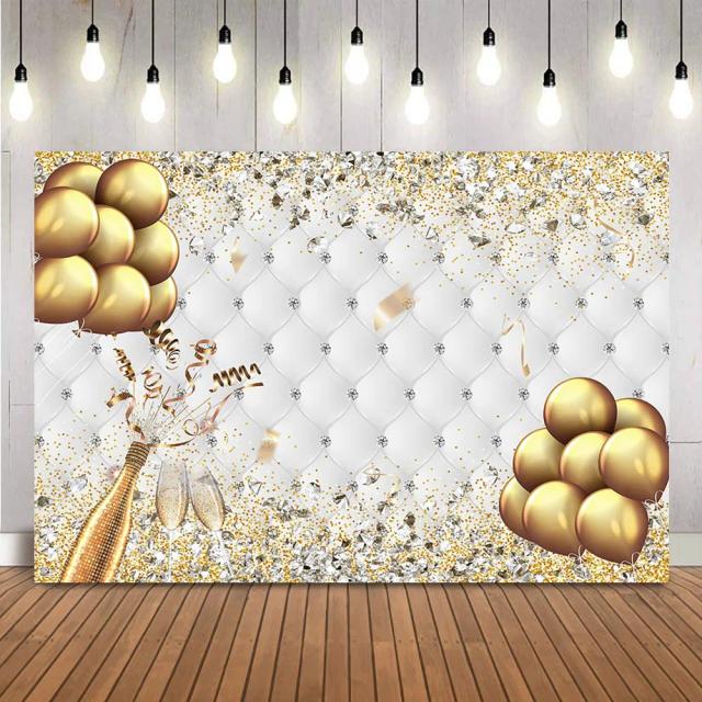 Festa de Aniversário Elegante: Cenário Dourado com Glitter, Balões de Diamante e Champanhe para Celebrar os 60 Anos