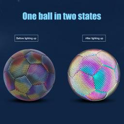 Bola de futebol luminosa para adultos, holográfica padrão, reflexiva, brinquedos ao ar livre da equipe, entretenimento esportivo, tamanho 5 PU - Image 2