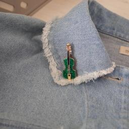 Clássico instrumentos musicais broches guitarra violino violoncelo piano pinos para mulheres menina crianças colar broche boné mochila terno pino - Image 3
