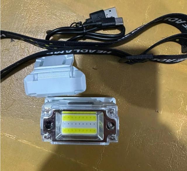 Mini farol LED portátil e impermeável com sensor e luz potente para acampamento e pesca noturna